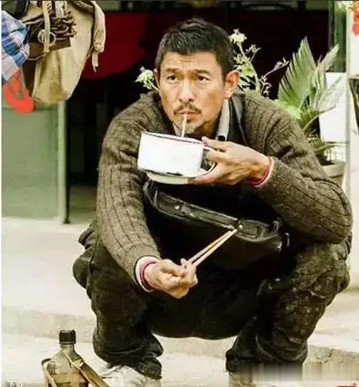我觉得是一种很不公平的做法，对于一些贫困的农民来说，20元是一笔可观的钱。政府应