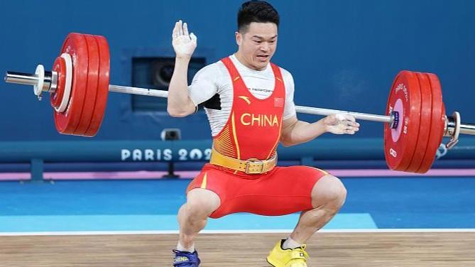 遗憾！石智勇无缘奥运三连冠！8月9日，巴黎奥运会举重男子73公斤级决赛，石智勇挺