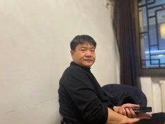 老陈承认，这话充满智慧，一点没错，可他做不到，“（做得到）那就不是我了”。曾经，