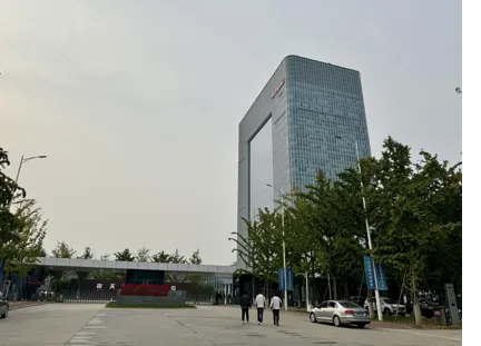 在一位长城汽车员工看来，与那场反腐行动同步开始的组织架构调整，主要目的是换掉一批
