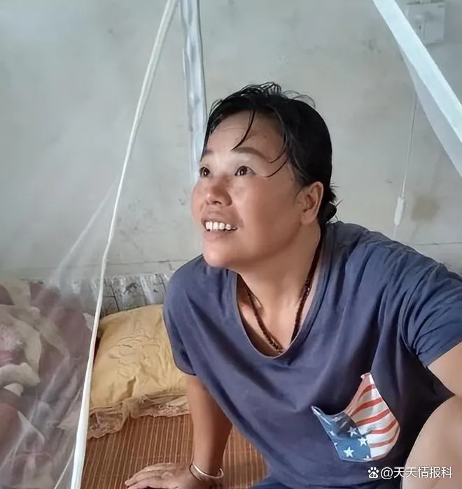 全红婵全家没有一个飘的，还是本分做农民大哥全进华帮家乡带货直播卖水果，家乡的水果