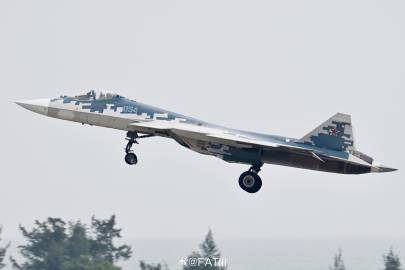 来啦来啦，Su57刚刚抵达珠海！ 
