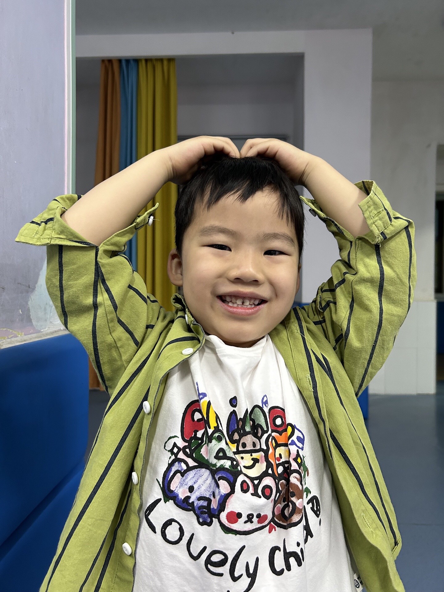 #遇见更美童年#孩子们的笑容#小手拉大手一起晒六一#照片里的他们#一起长大一起玩