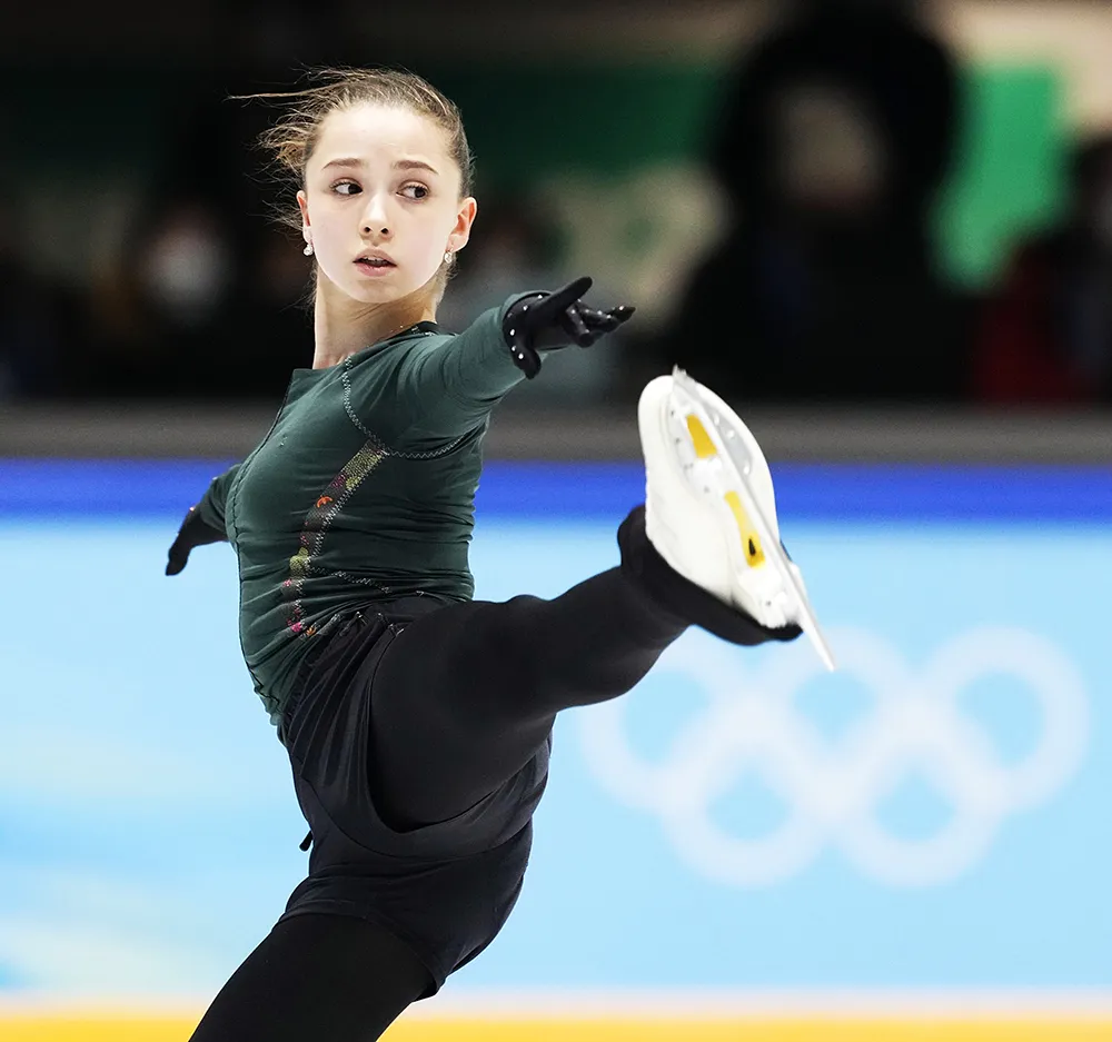 是的，瓦利耶娃被开除是背锅。她是一个优秀的运动员，却因为团队的错误决策而被牵连。