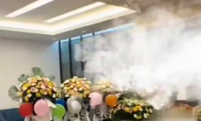 济南抗癌“小苹果”撒手西去，殡仪馆8个花篮收费万元引争议！现代社会再演绎一出“死
