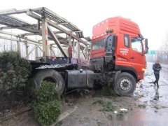 3.切记不要一脚踩油门一脚踩刹车，更不要脚跟离地踩油门和刹车，这样的操作都非常容