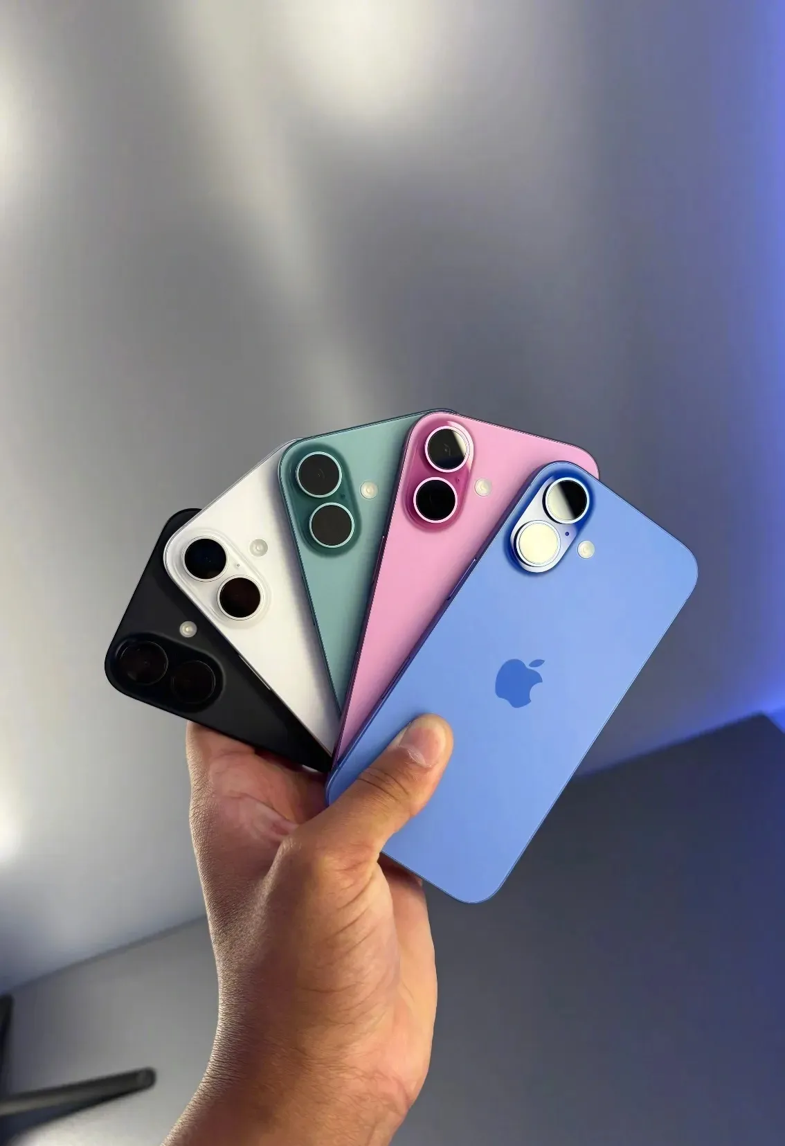 iPhone16官方罕见降价1600元，这3个人要哭了。1、刚买入了16的。这大