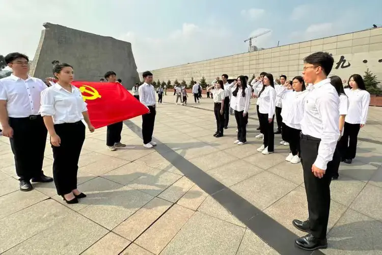 铭记历史，珍爱和平！缅怀先烈，吾辈自强！