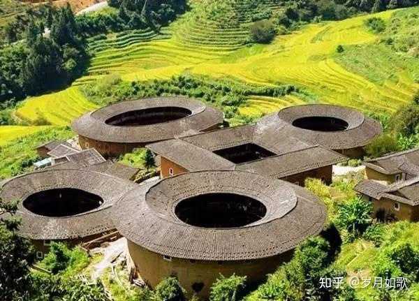 我的家乡永定客家土楼，土楼是东方文明的一颗明珠，是世界上独一无二的神话般的山村民