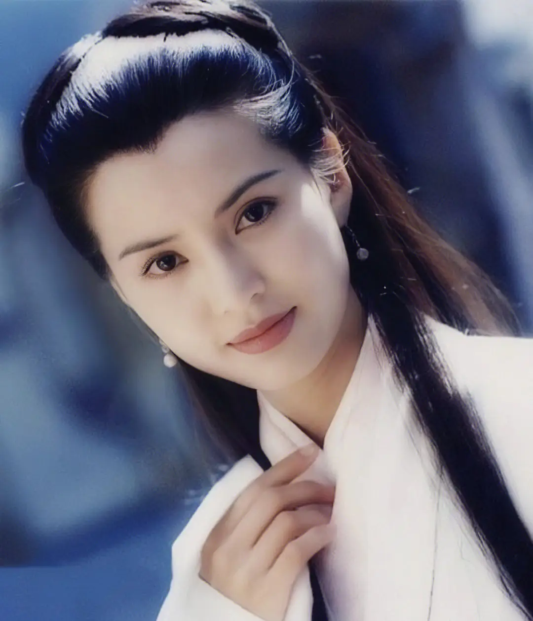 以前的小龙女vs现在的小龙女，谁更好看很明显吧！