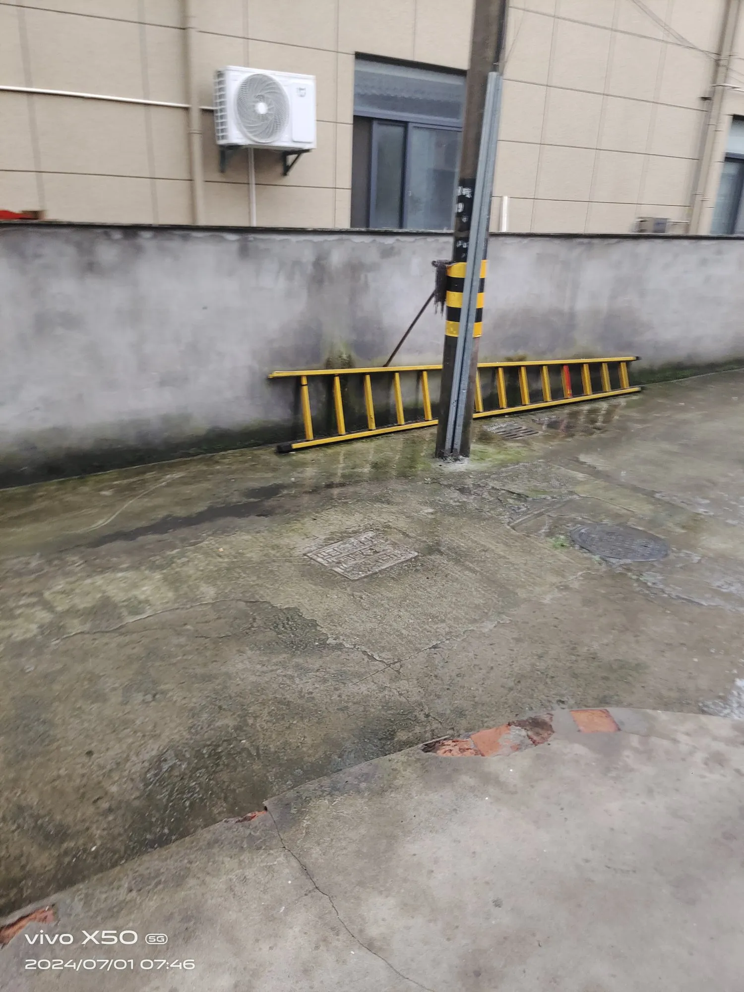 梅雨季最后几天，又开始了吧雨雨雨的模式#一句话形容夏日生活# 

