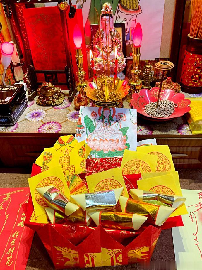代祭祖仪式（提供祖先资料即可）、清明前后阴气提防：“闰年无春不上坟，上坟祸事要临