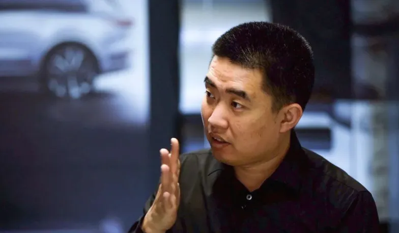 李想刚刚回应新车理想mega被黑。他说虽身处黑暗，但自己仍然选择光明，经过深思熟