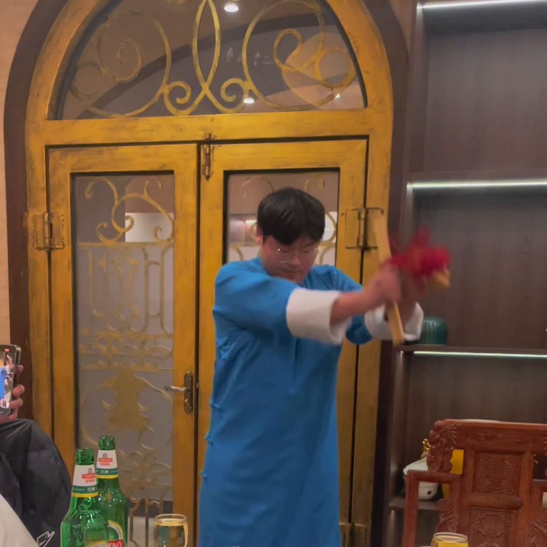 美食博主探店：鹿福记全鹿全驴宴。说的好，宁吃鹿肉一口不吃牛肉一筐。鹿肉号称肉中之