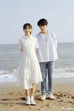 借着张佳宁穿朝鲜族服饰这件事，韩国网民一边批评张佳宁丑、不好看，一边指责中国..