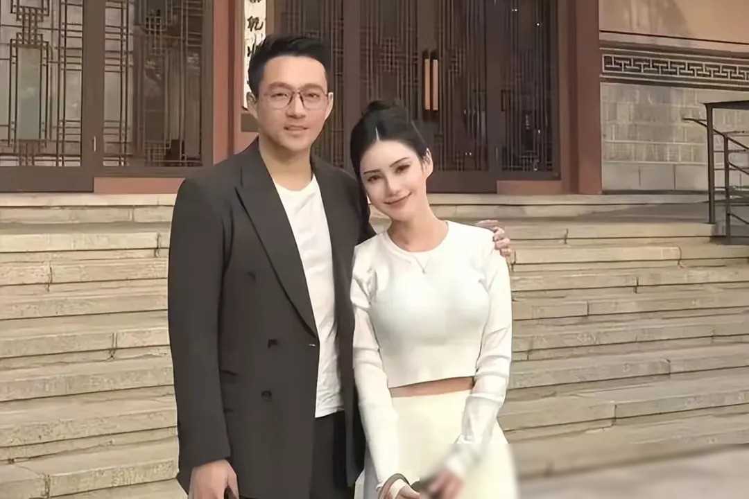 汪小菲火速宣布与马筱梅婚讯，五月二十七日正式领证。蜜月计划更是带上两个孩子共赴台