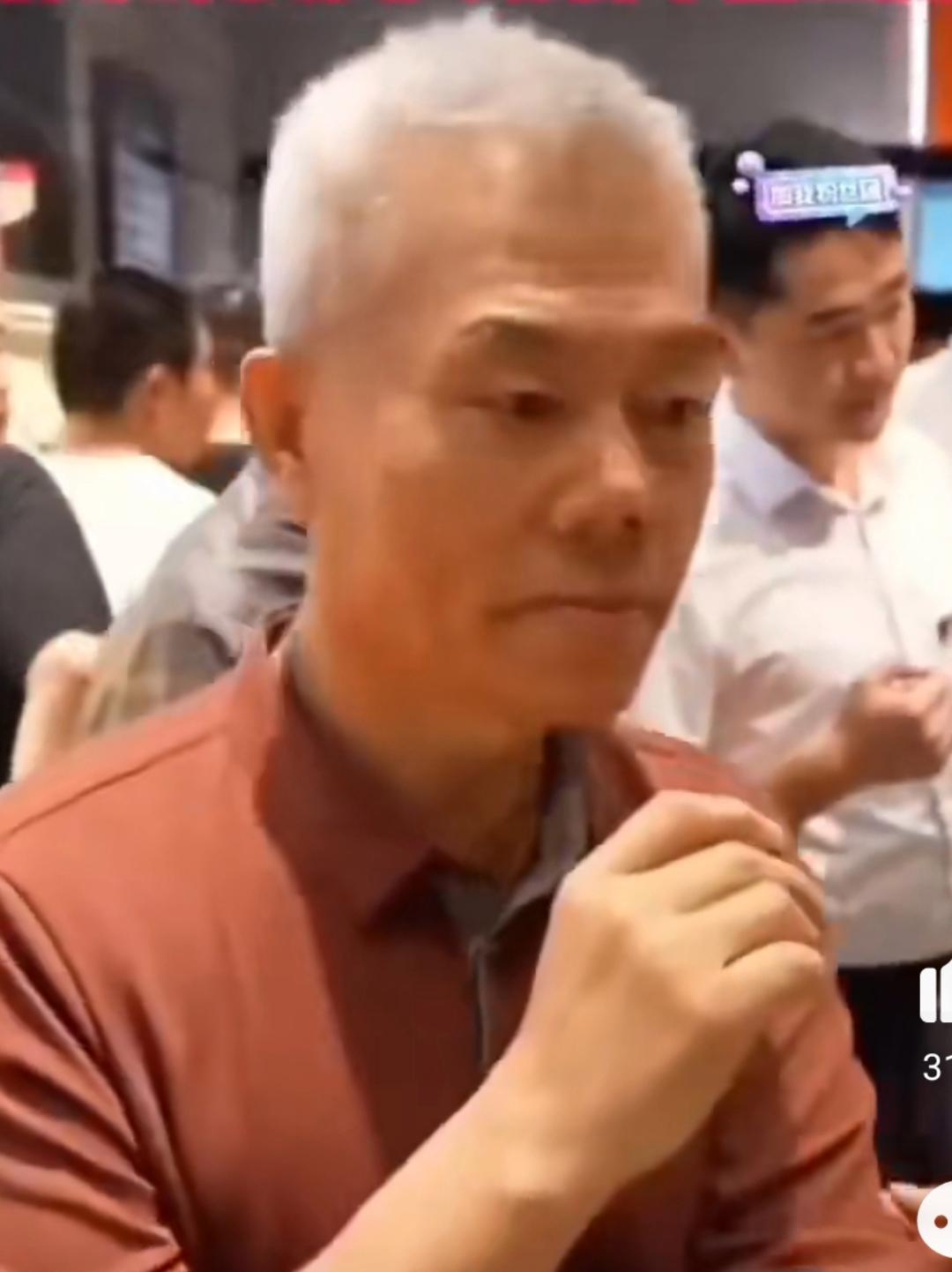 胖东来是真的不惯着呀。司马南在胖东来直播，直接被劝离，理由就是侵犯顾客隐私。大家