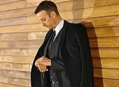 当我预计曼联赢球的时候，他们却输了。有时候我觉得曼联赢不了，结果他们赢了。在周一