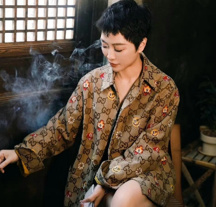#把网友当下属璩静算是踢到铁板了#这么大老板，怎么想靠“贴脸羞辱打工人”当网红啊
