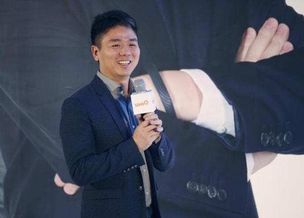 我会支持刘强东的观点，认为业绩不佳而不去拼搏的人不能称为真正的兄弟。因为拼搏精神