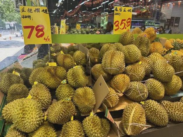 #榴莲一斤跌破10元#哪里能买，我看家里附近水果店还是三四十一斤呀 
