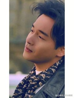 二十年前的2003年，香港歌手、演员张国荣离开了这个世界，留下了无尽的遗憾和怀念