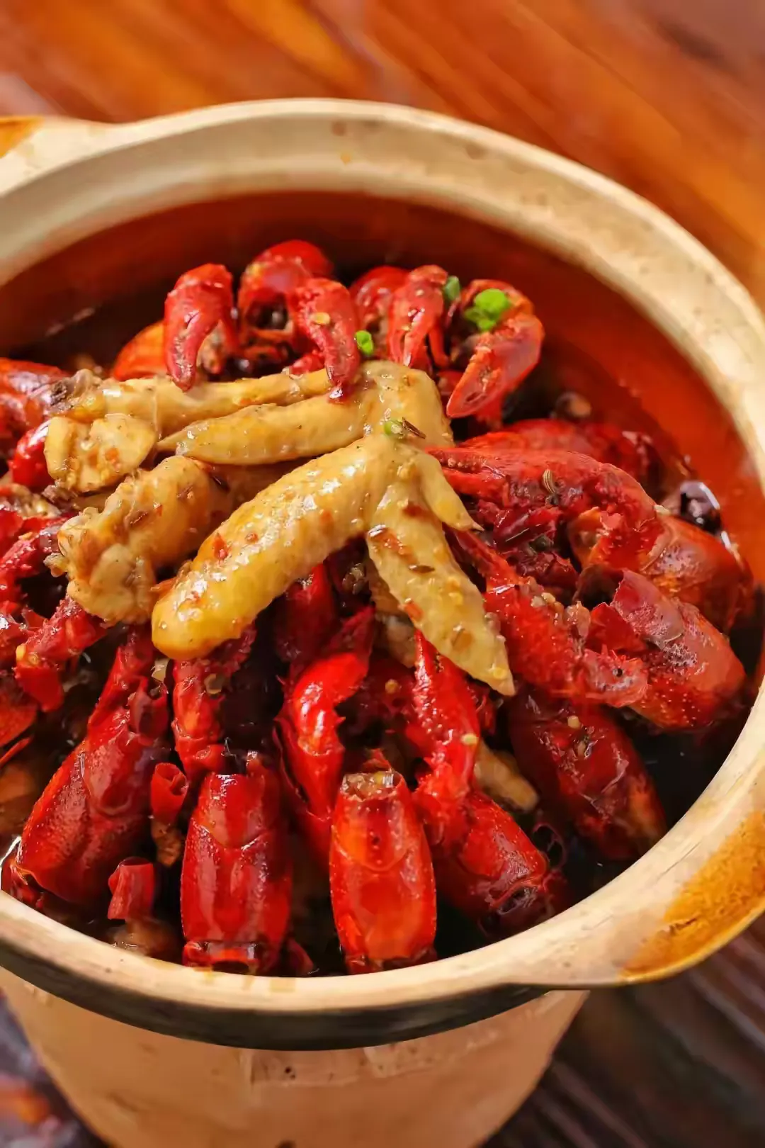 今年小龙虾价格暴跌？？为啥餐厅价格没降啊#现在龙虾便宜了##小龙虾破价##今年龙