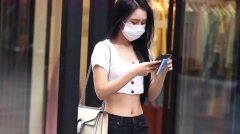 小姨子的小蛮腰真的是绝了，这身材就是传说中的A4腰吧！本视频由影视风花提供,60