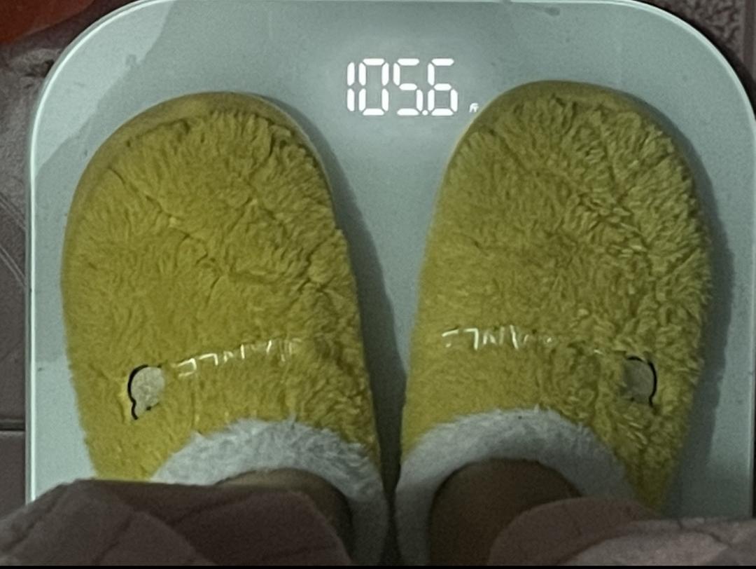 记录每日体重，少吃或不吃零食，尤其晚间时分！ 
