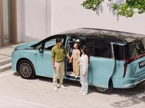 大家庭买mpv，不到30万预算，有什么理由不选“大家”系超混？°大家庭买mpv，