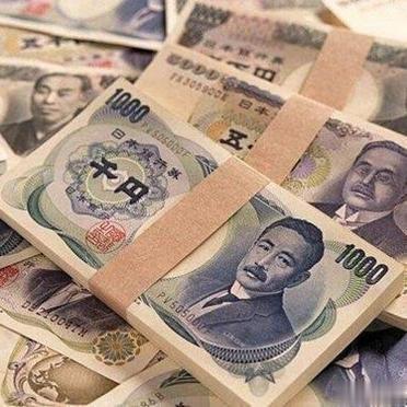 日元贬值，游客涌入日本扫货。随着元贬值下，不少奢侈品在日本买比在中国国内买要便宜