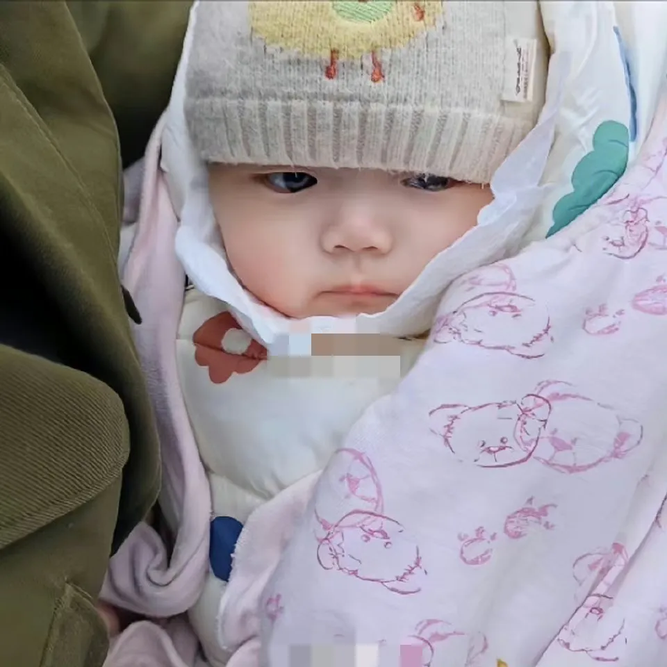 这么可爱的宝宝也舍得遗弃…4月大女婴被遗弃纸条写无力抚养生下来了又遗弃，希望警方