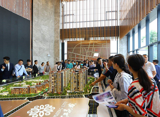 知识点：许多城市实施学区房政策，但非学区房也有学校资源分配，孩子仍有上学机会。