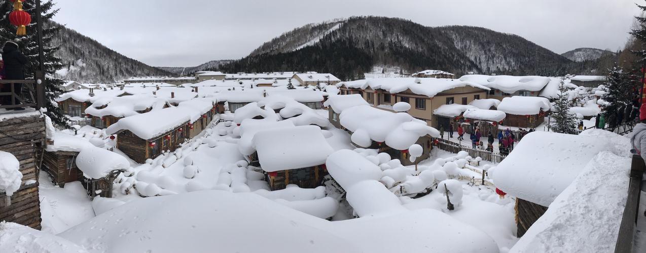 暴涨价格，或因市场供需，但应有合理范围；炕3000，需看设施、服务等是否匹配。