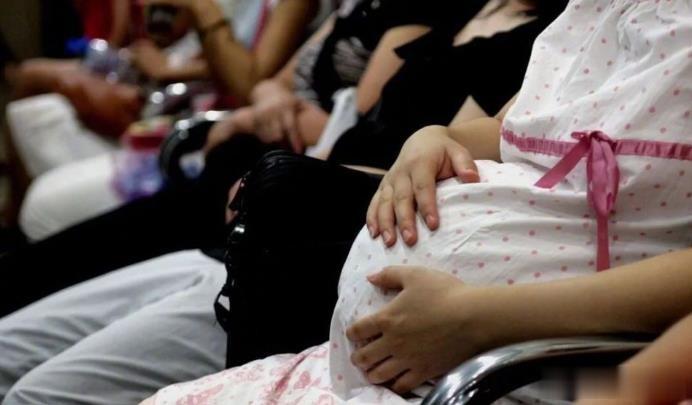 产科、妇幼保健院、幼儿园、小学、初中，会在之后的时间，一个接一个的出现关闭潮。。