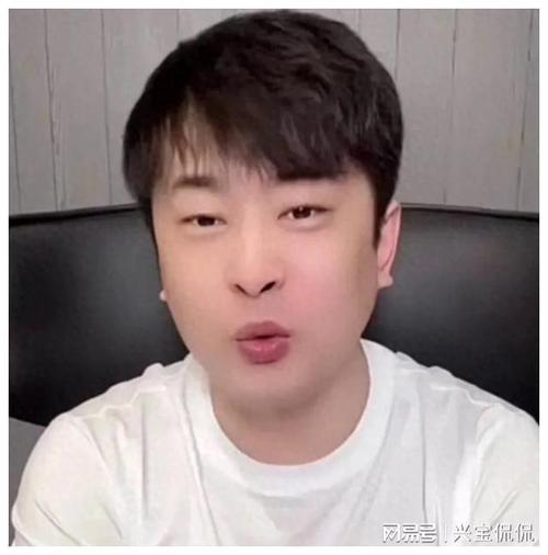 直播圈大战升级！辛巴vs小杨哥，你站哪一边？拭目以待这场财经界的激烈对决吧！