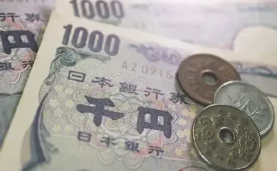 #亚洲货币贬值潮要来了吗#1998年亚洲金融危机爆发时，开始只是泰铢贬值，后来贬