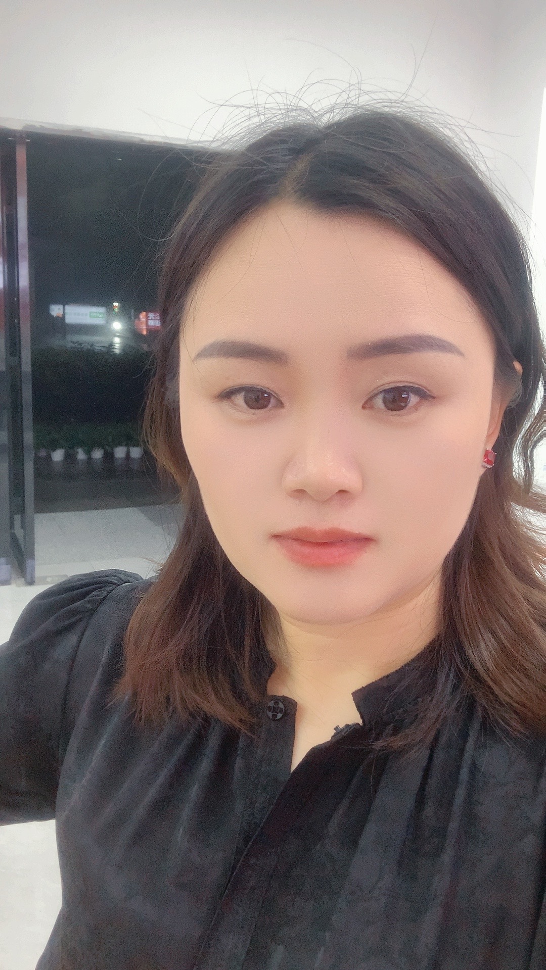 发个照片给你们展示下啥叫极端天气伸手不见五指雷鸣电闪又暴雨的长沙！