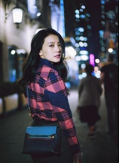 高圆圆谈催婚，直言年轻人是受害者。婚姻应自主，勿让他人观念束缚。