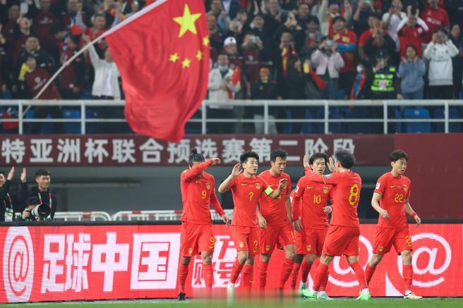 我认为足坛的强力反腐行动确实有助于提高国足的整体水平，但要想真正复活，还需要持续