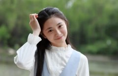 刘浩存的演技和其他演员相比并不突出，尤其是和同样是年轻演员的易烊千玺相比，有不少
