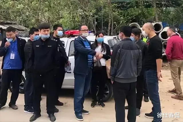 有点过分。公共空间，大家共享，有必要的话，可以引导大家文明用餐，但直接罚款，不是