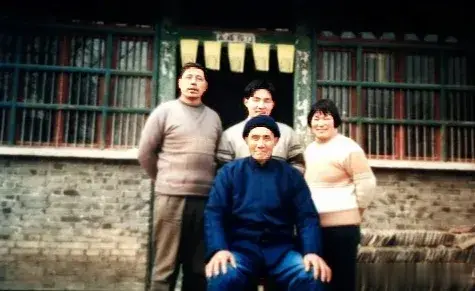 是“爸爸”还是其他更亲切的称呼呢？在我的家庭里，我们称父亲为“老爸”，这是一个充