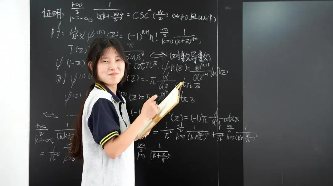 这么优秀的数学天才，却选择了非数学专业，实在难以理解。