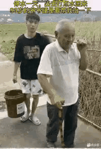 #大妈吐槽年轻人卧铺挂帘子没地坐，这就是所谓的代沟了吗？看来年轻人和老一辈之间的
