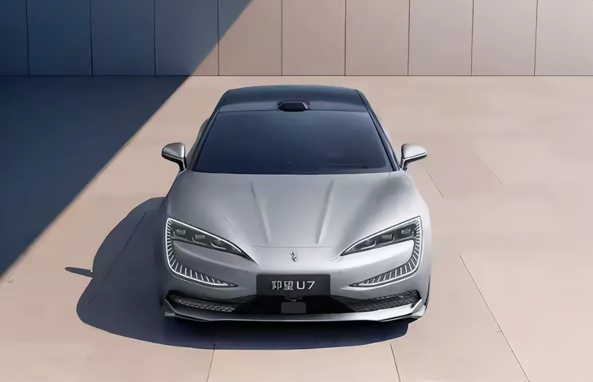 这下仰望U7有压力了，定价百万以上又怕销量太少，说实话定价和小米su7Ultra