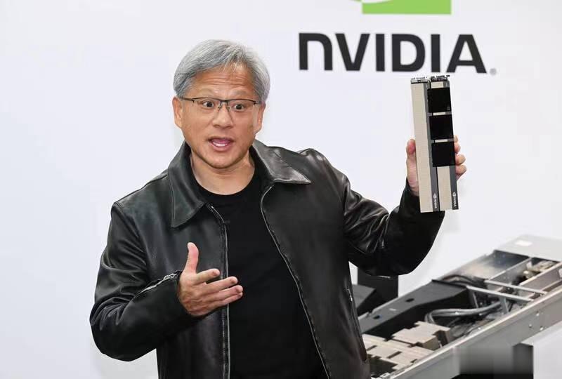（NVIDIAicon）业绩再创历史新高的原因主要有以下几点：1、数据中心业务的