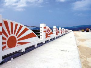 南宁地铁广告图出现日本军旗？相关部门表示将核查整顿。