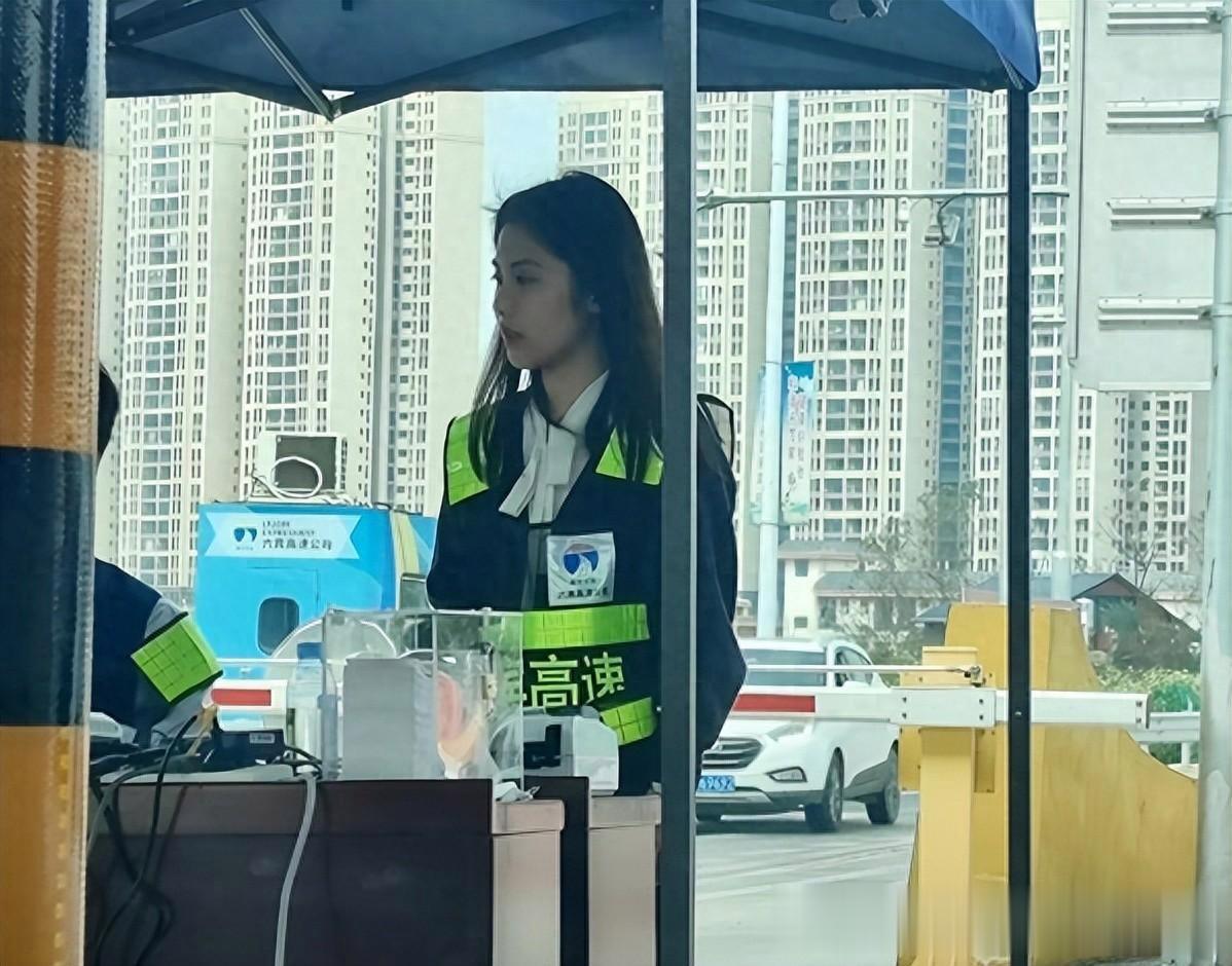 政协委员建议元旦端午中秋高速免费，周六周日高速路半价，你说今年会实现吗？