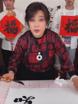 哈哈,真正的艺术无法用金钱衡量，但四个字3000，这不是艺术，这是抢劫啊！